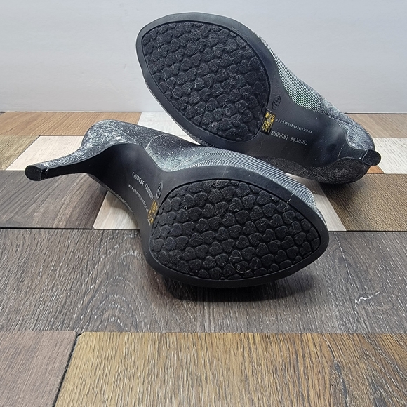 Women's 5.5 Silver Peep Toe Pumps - Picture 5 of 5